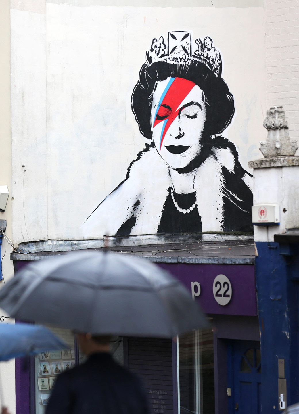 Banksy's street art in Bristol: a tour of the city | Edelweiss